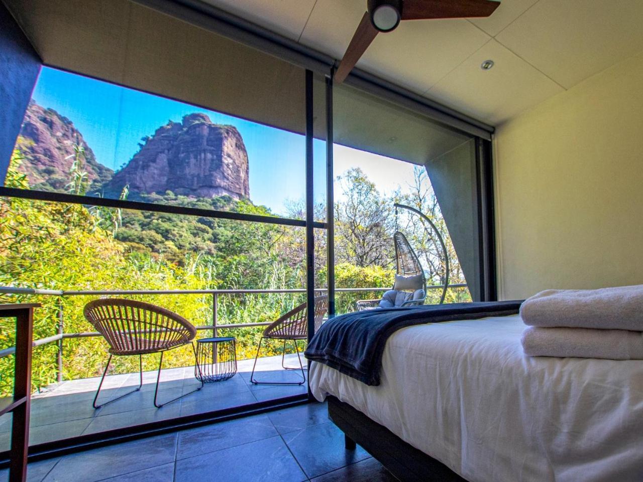 Bajo La Montana Hotel Tepoztlán Kültér fotó