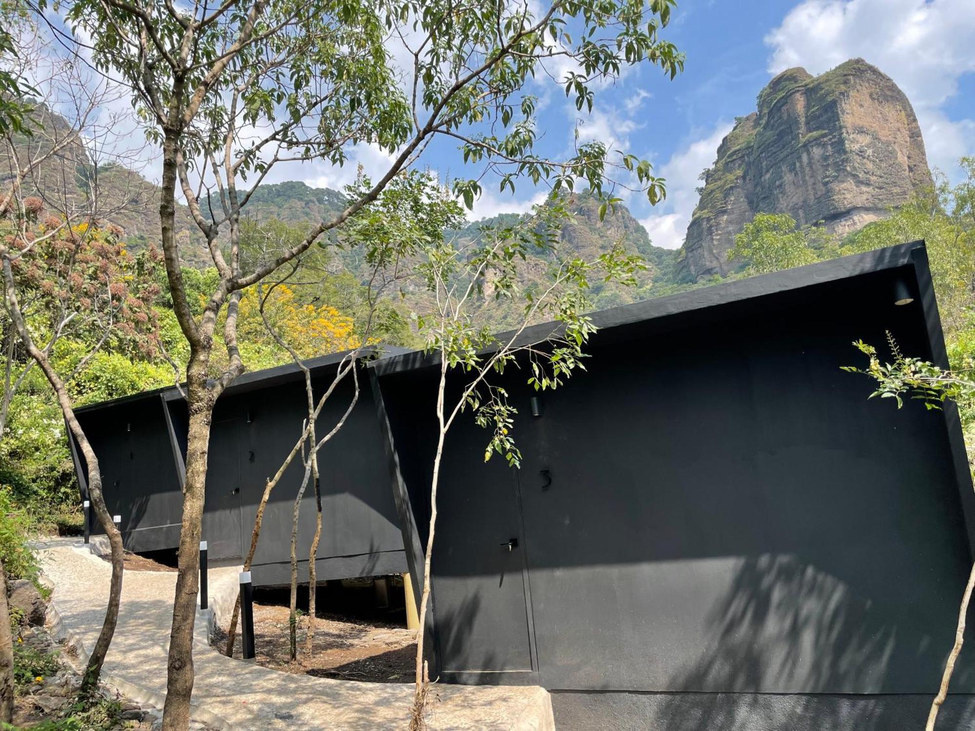 Bajo La Montana Hotel Tepoztlán Kültér fotó